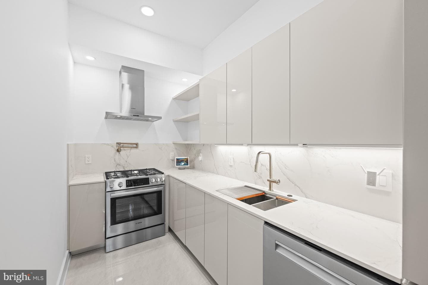 2321 N Richmond Street photo 19