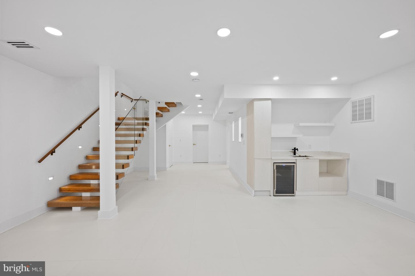 2321 N Richmond Street photo 58