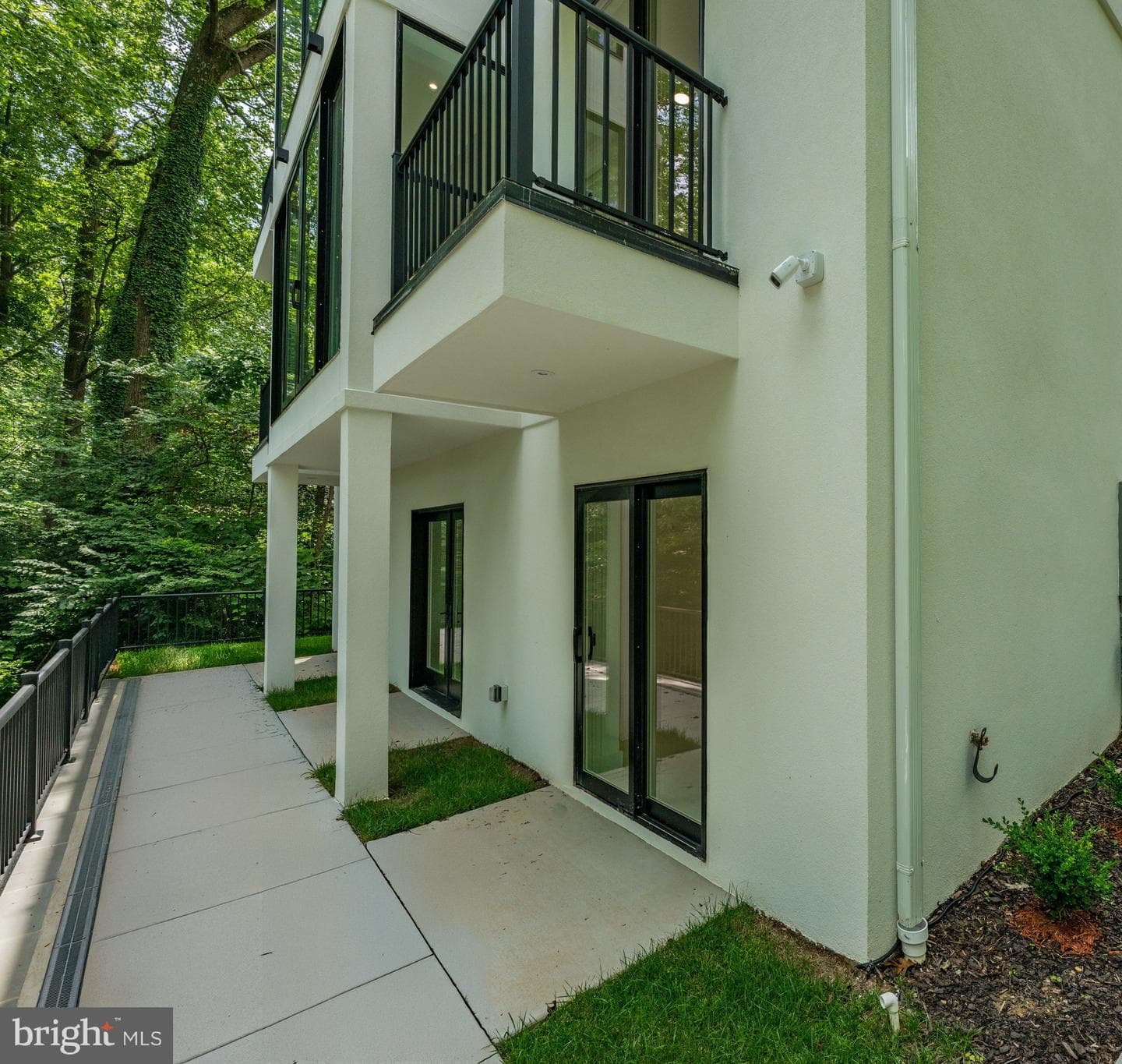 2321 N Richmond Street photo 66