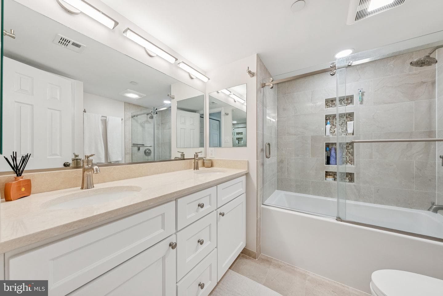 1301 N Courthouse Road N #1810 photo 17