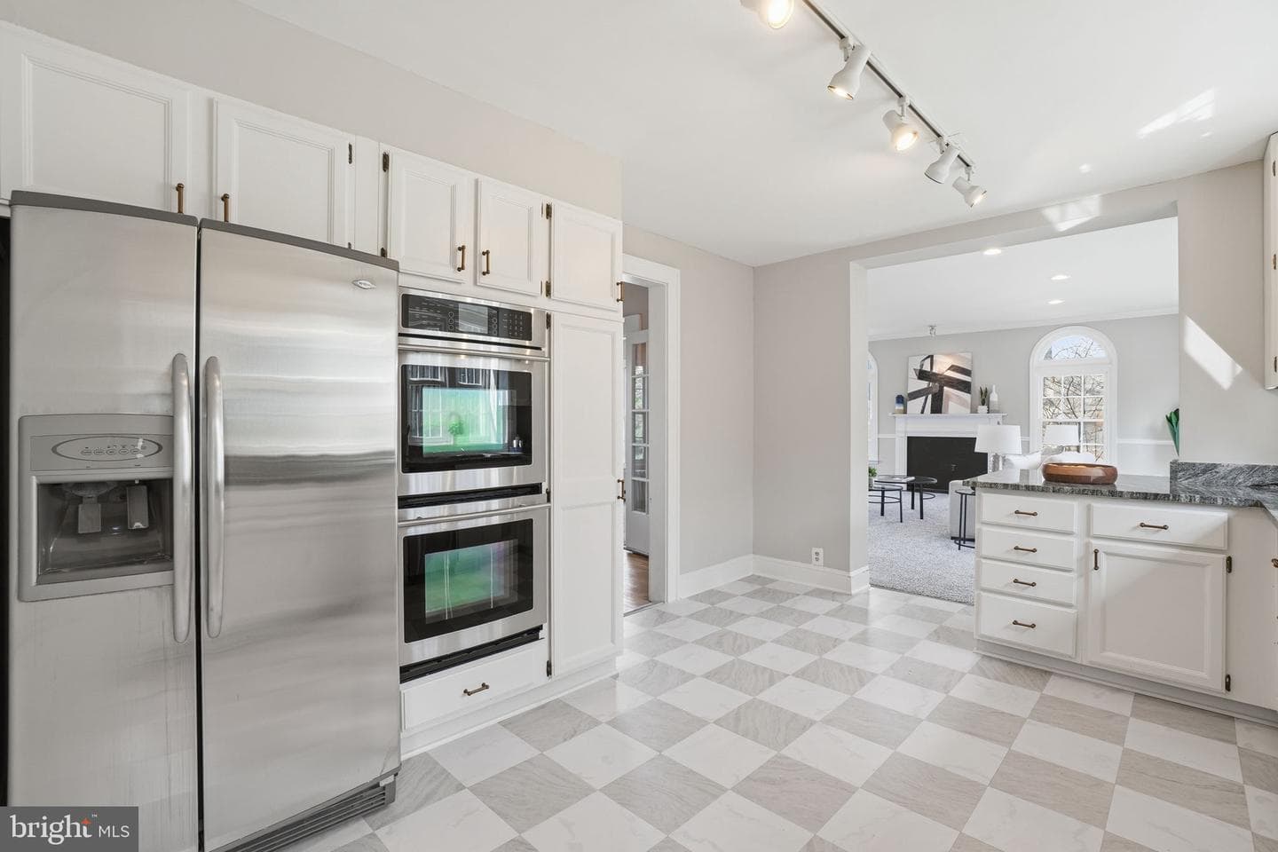 1805 Army Navy Drive photo 4