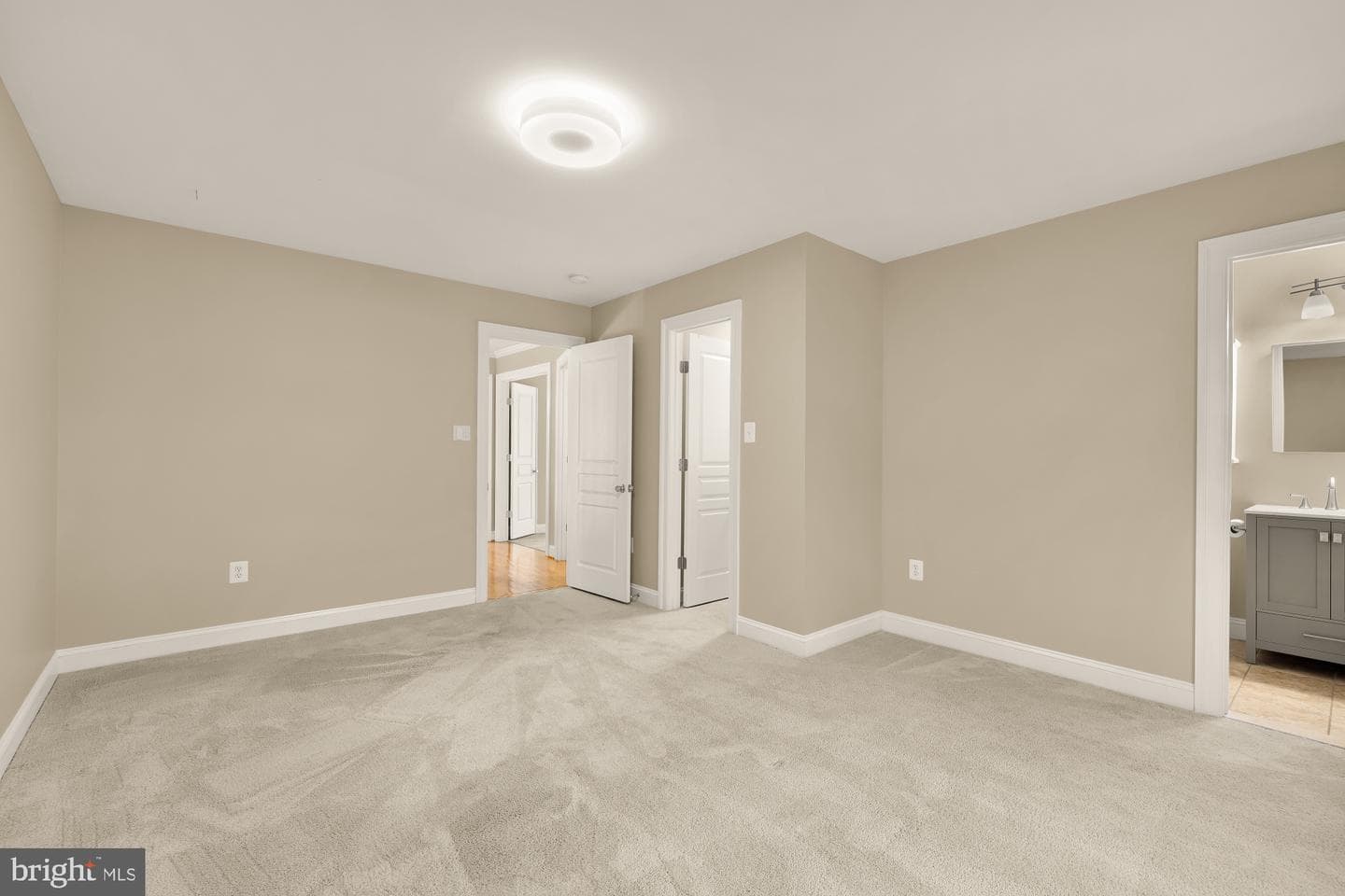 1022 N Edison Street photo 50
