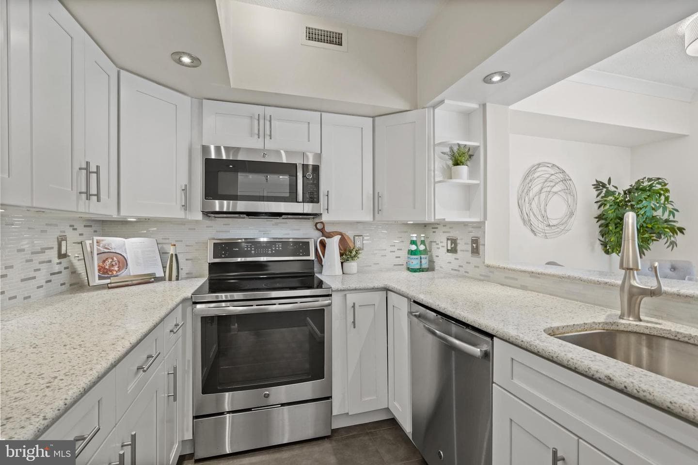 2400 Clarendon Boulevard #103 photo 4