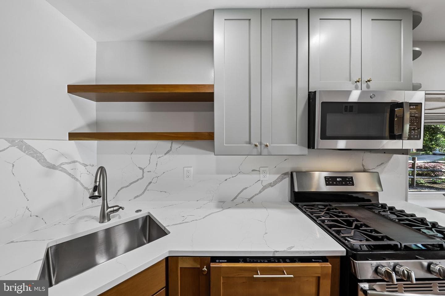 312 S Fenwick Street photo 8