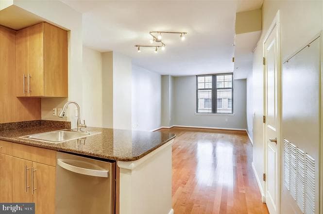 1021 N Garfield Street #804 photo 5