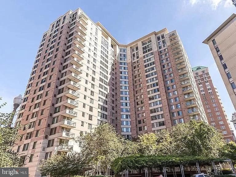 851 N Glebe Road #1818