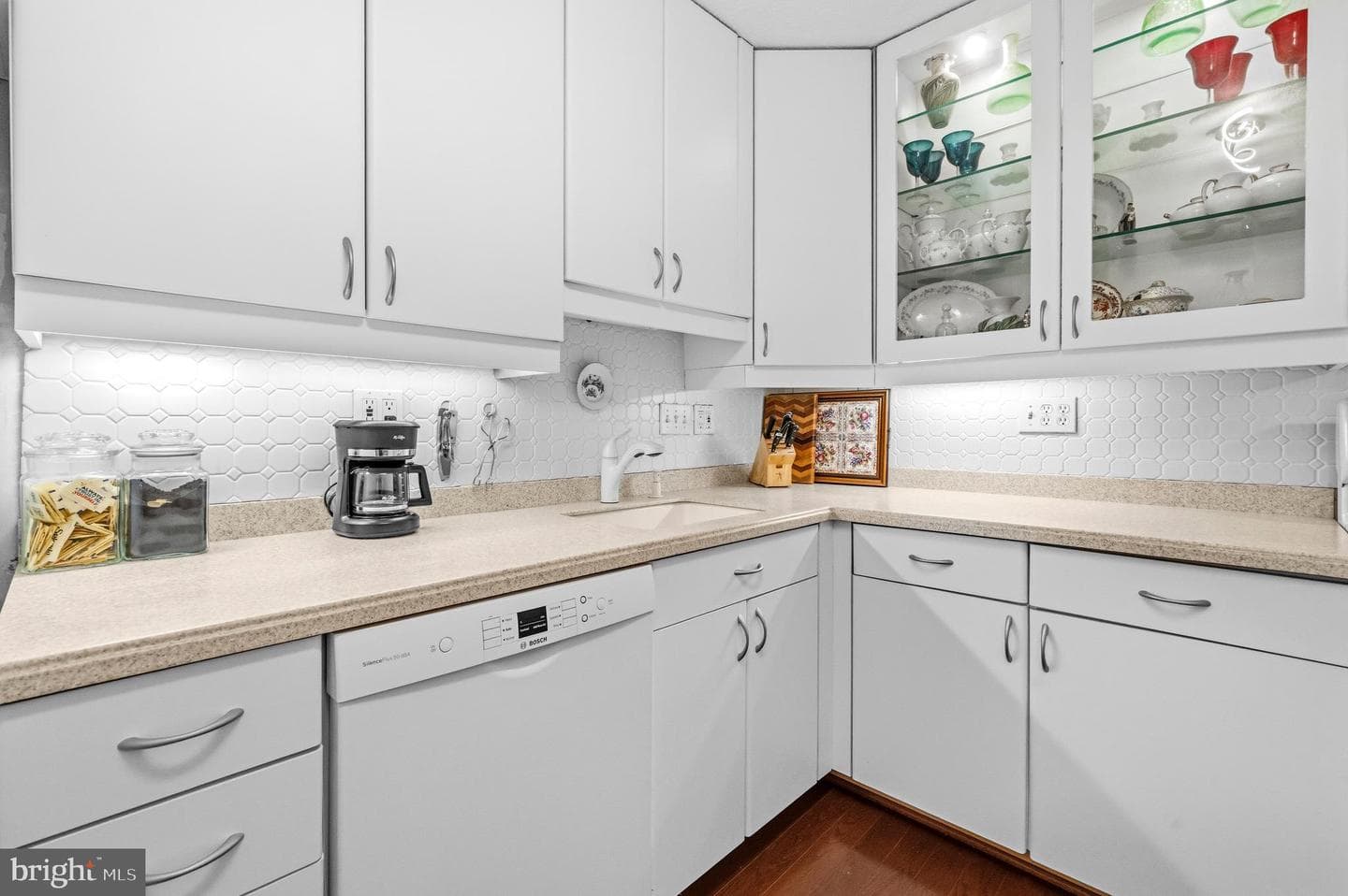 1300 Army Navy Drive #608 photo 14