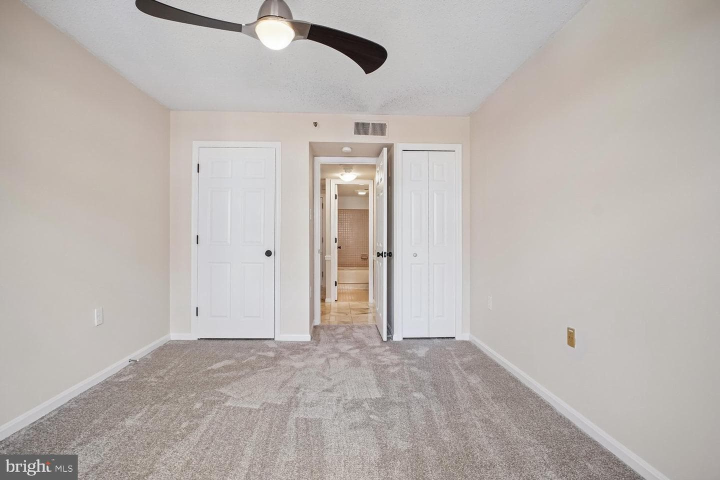 1301 N Courthouse Road #1612 photo 29