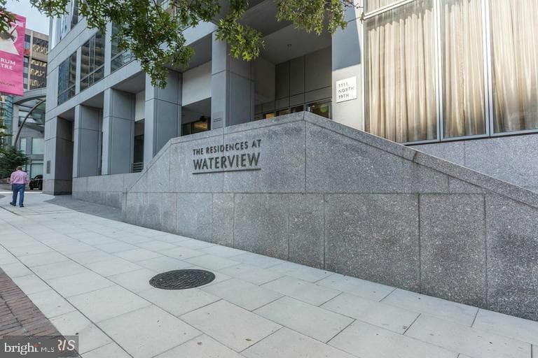 1111 19th Street N #2804, Arlington