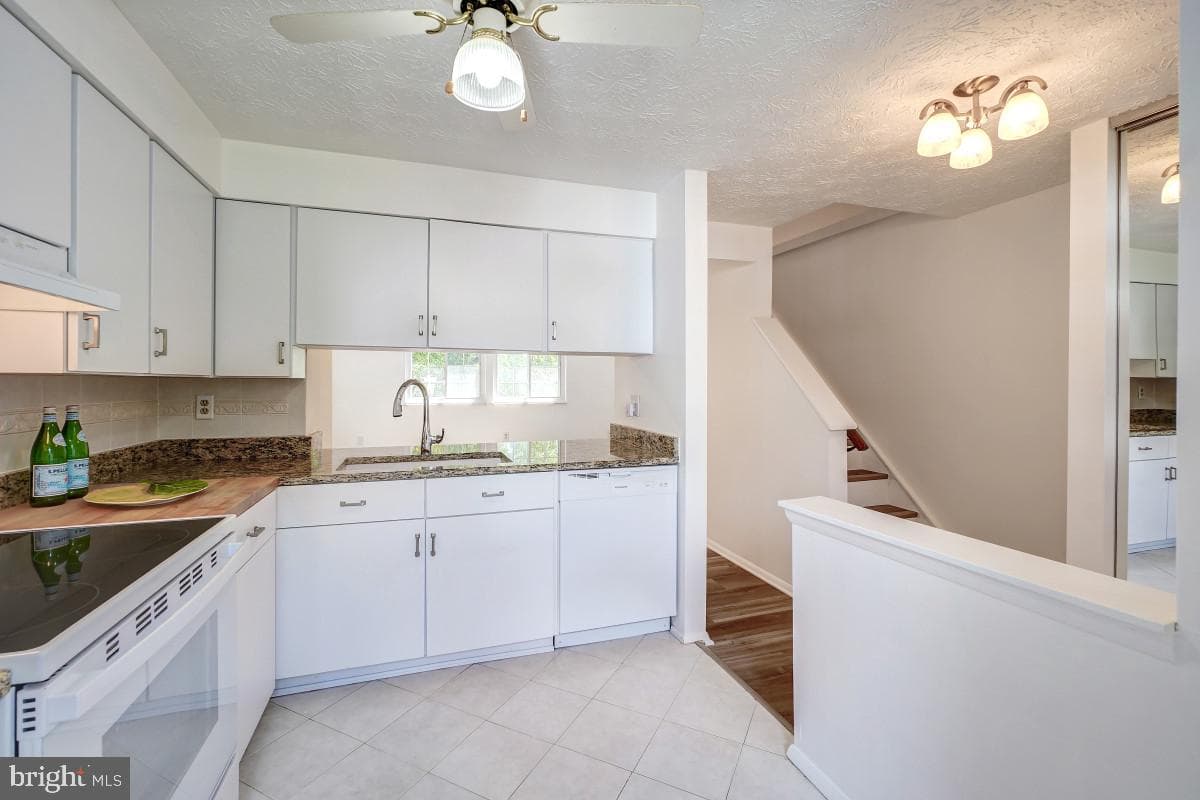 2880 S Meade Street photo 6
