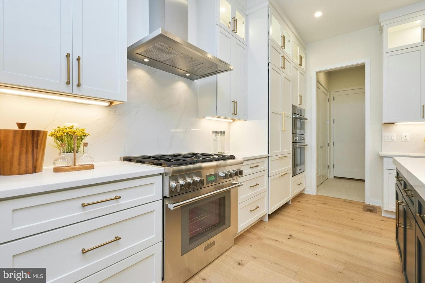 409 Jackson Street N photo 11