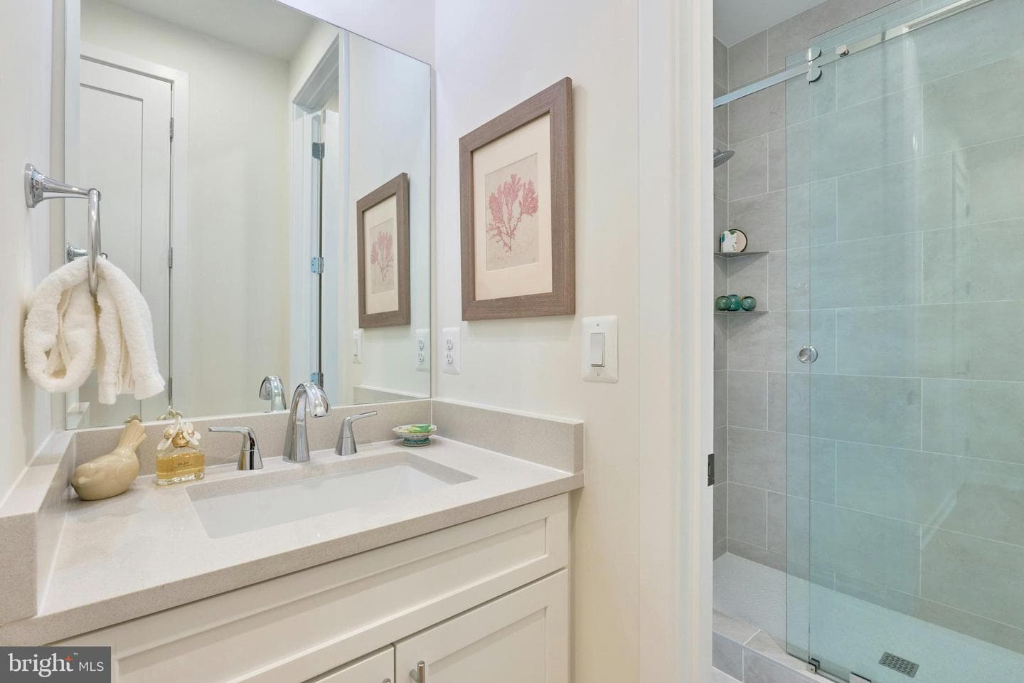 409 Jackson Street N photo 19