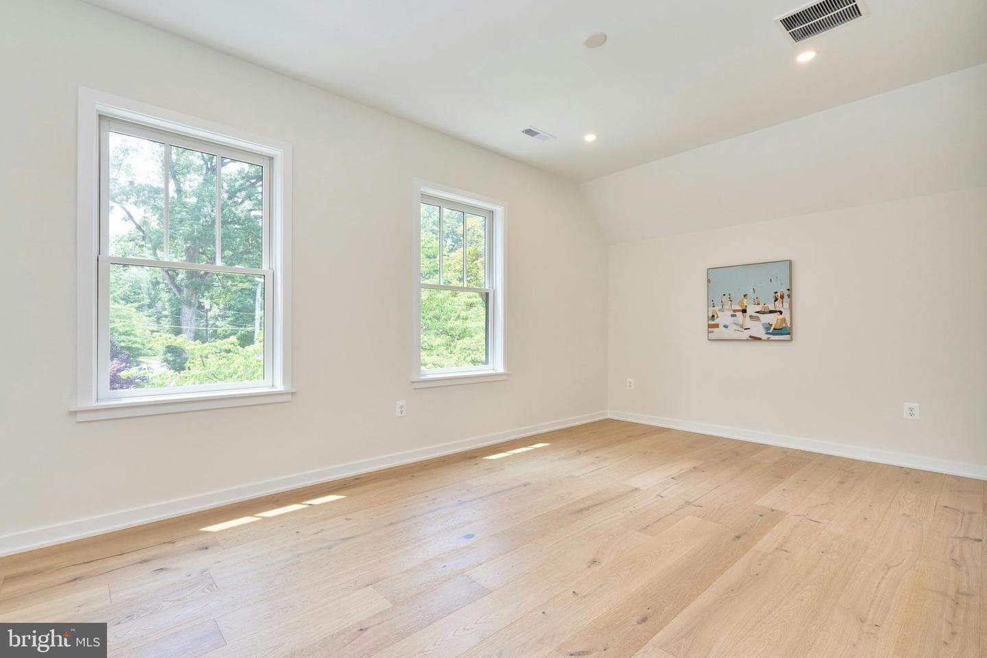 409 Jackson Street N photo 27