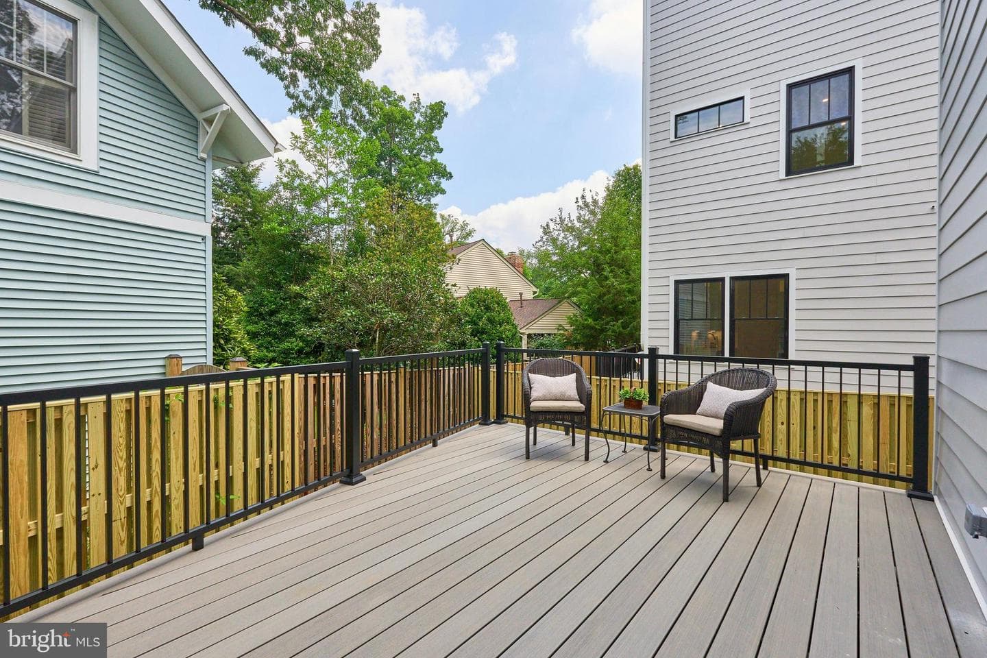 409 Jackson Street N photo 4
