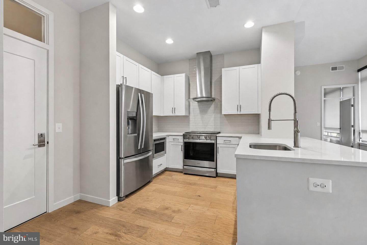 2000 Clarendon Boulevard #203 photo 3