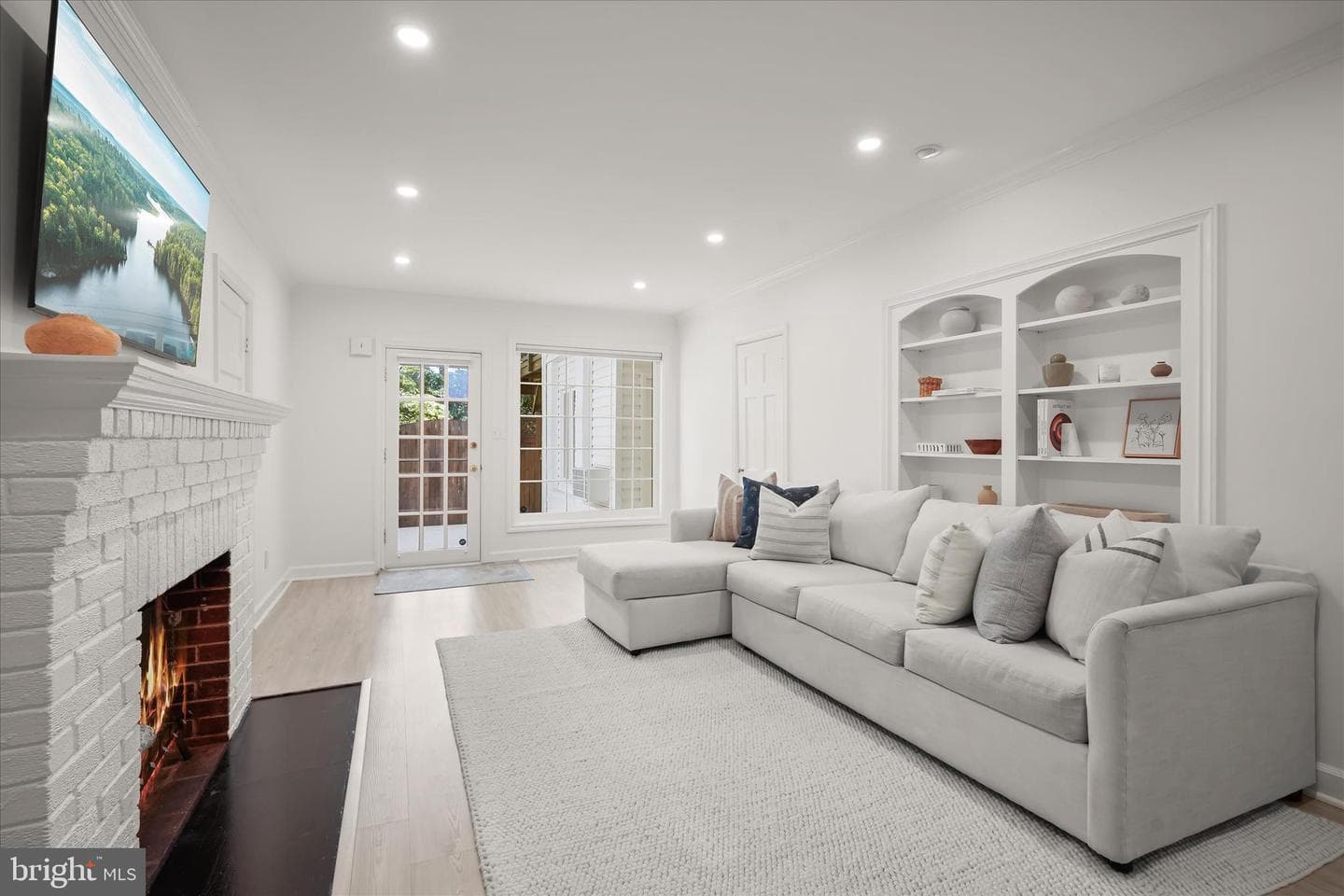 3075 N Pollard Street N photo 38