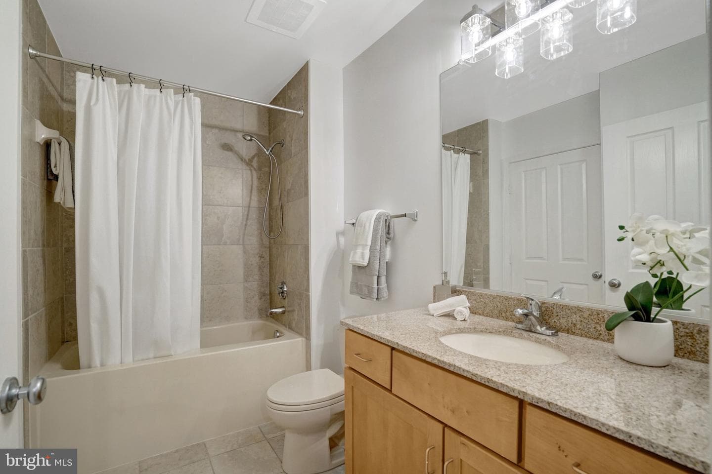 1201 N Garfield Street #202 photo 18