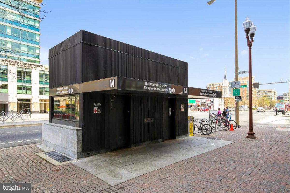 851 N Glebe Road #1003 photo 53