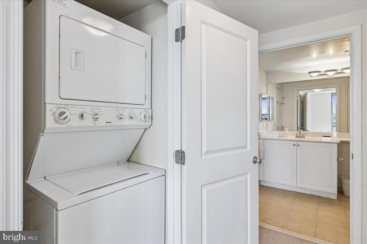 851 N Glebe Road #1003 photo 9