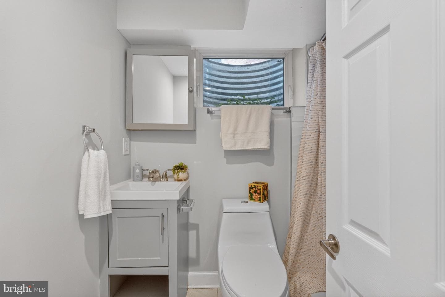 2128 S Oxford Street photo 15