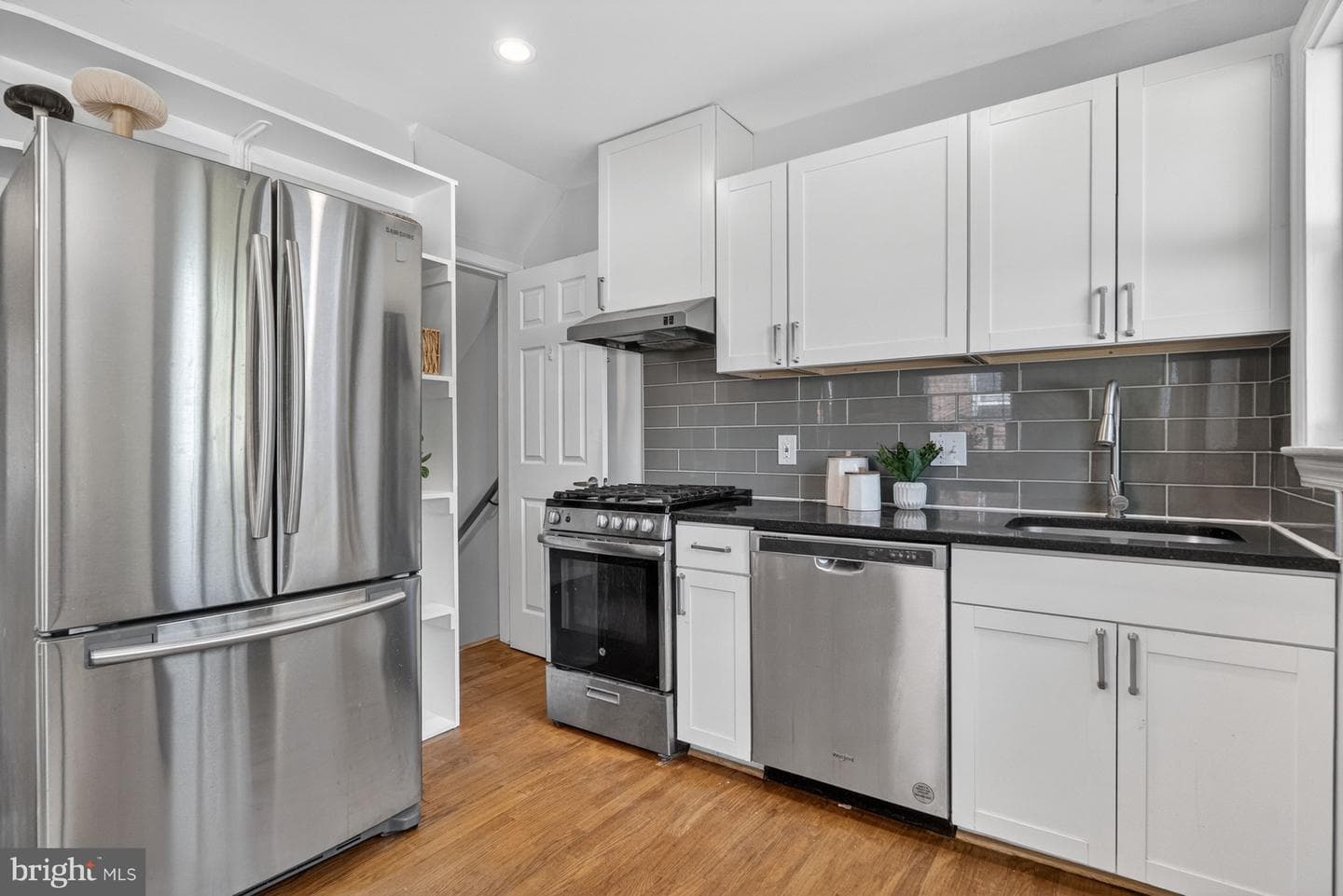 2128 S Oxford Street photo 9