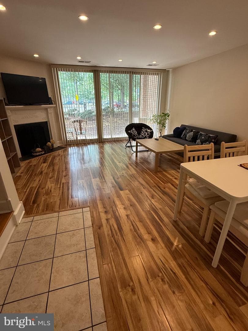 1605 S Hayes Street #1 photo 4
