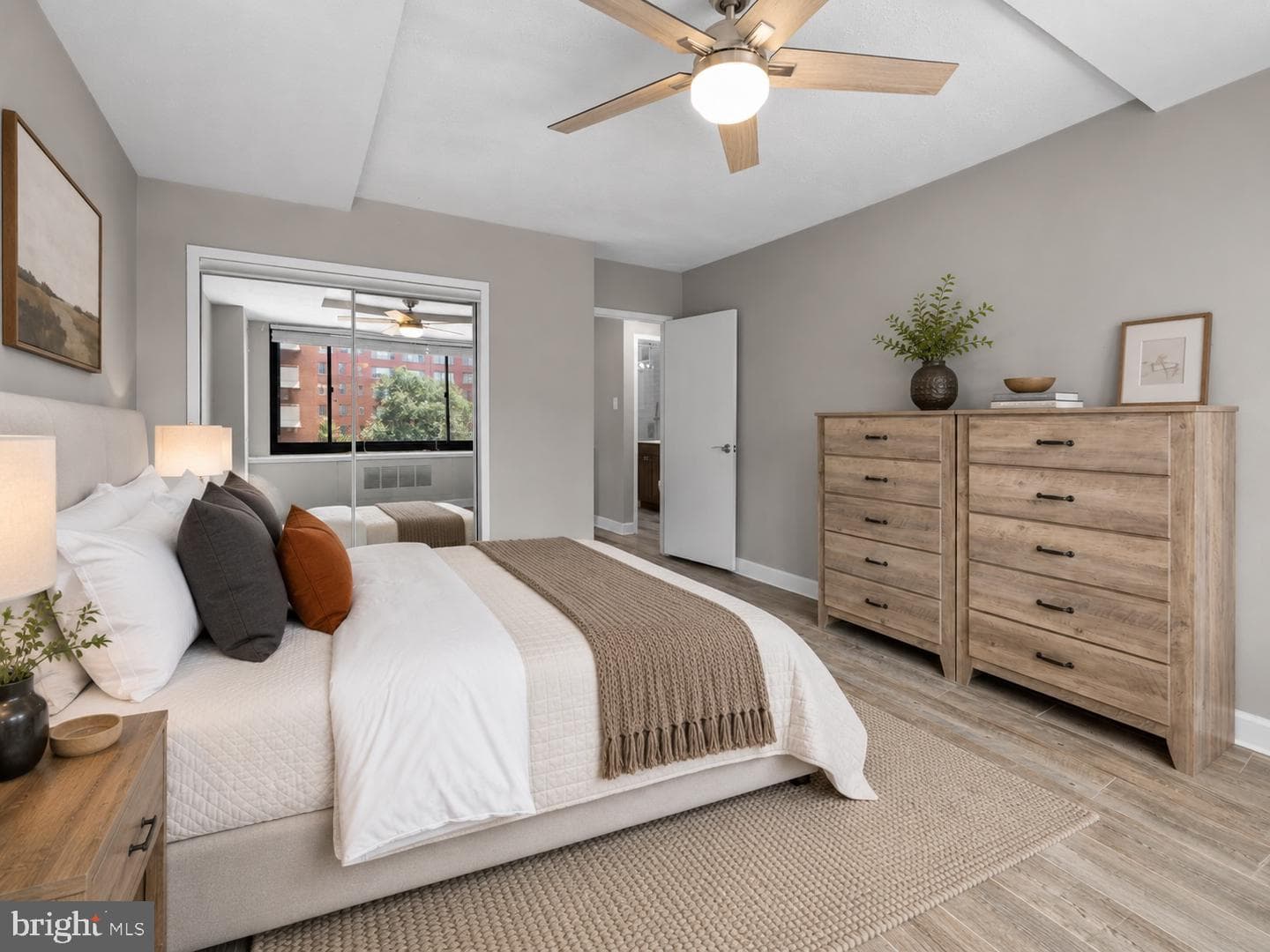 1021 Arlington Blvd # 806 photo 17