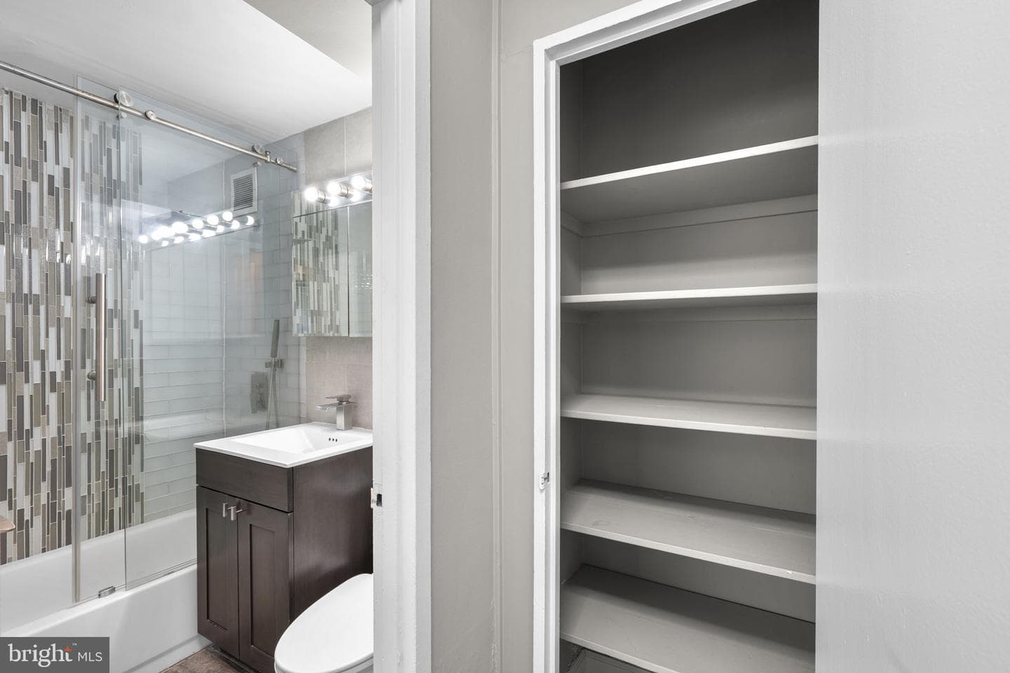 1021 Arlington Blvd # 806 photo 24