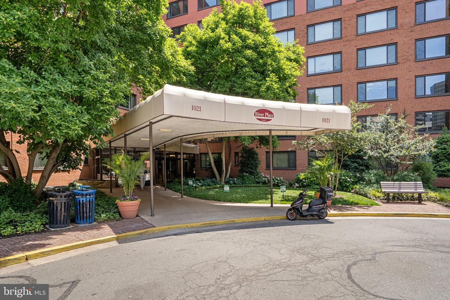 1021 Arlington Blvd # 806 photo 28