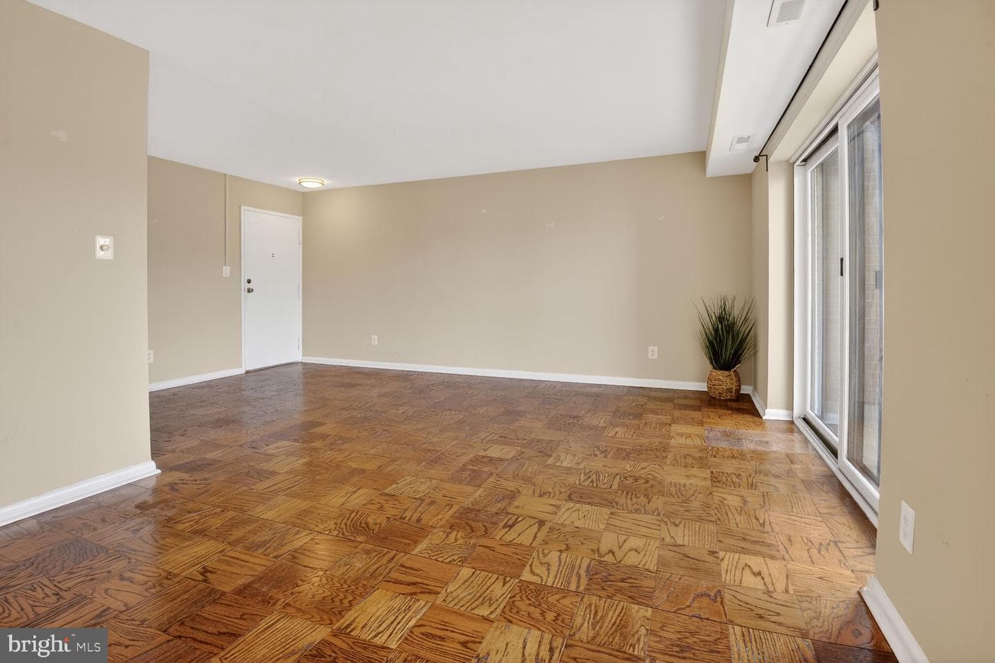 1931 N Cleveland Street #601 photo 4