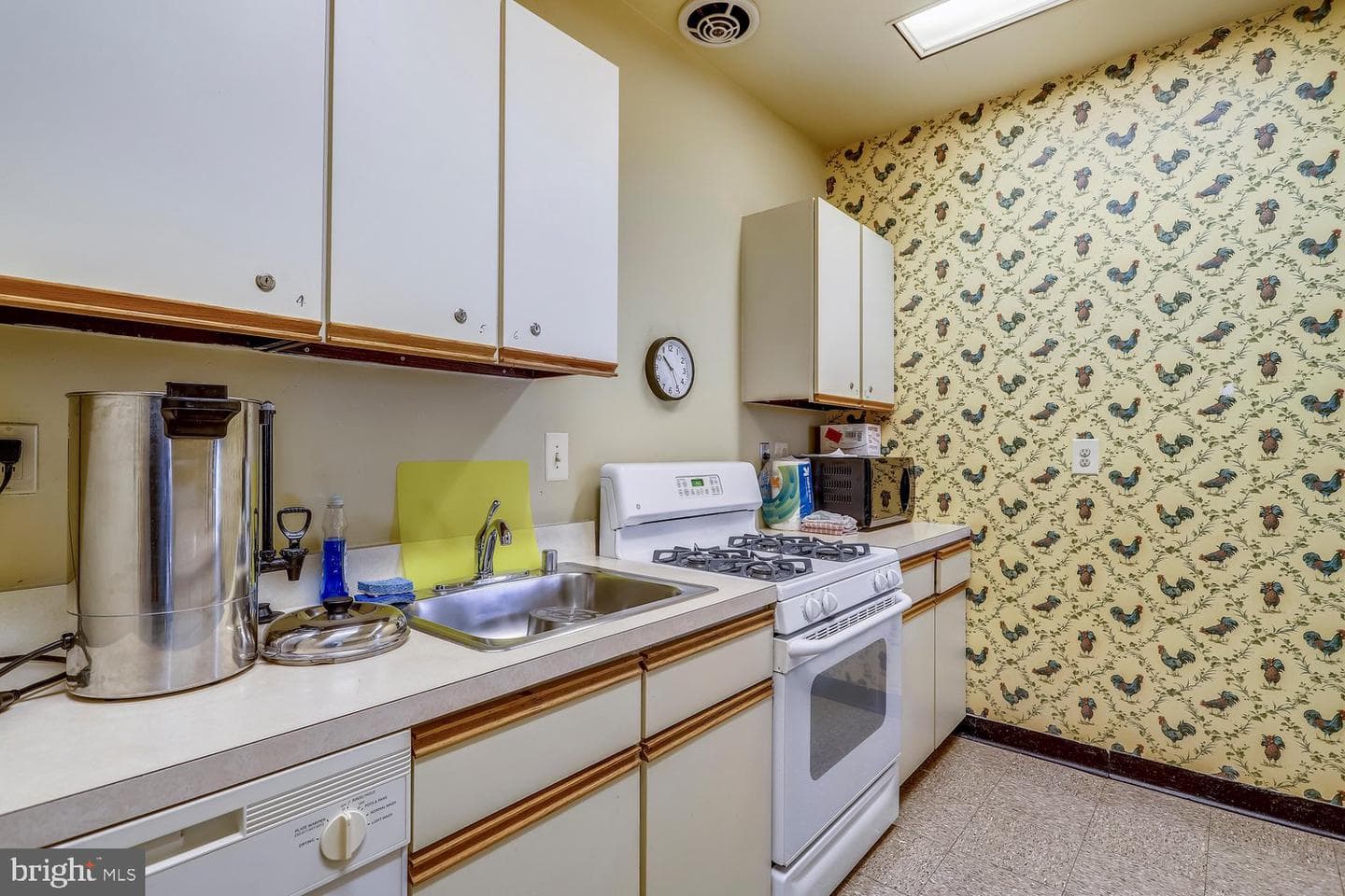 4141 N Henderson Road #904 photo 37