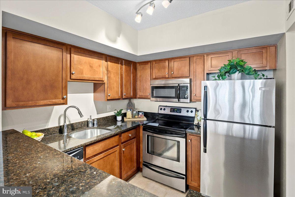 1001 N Randolph Street #913 photo 10