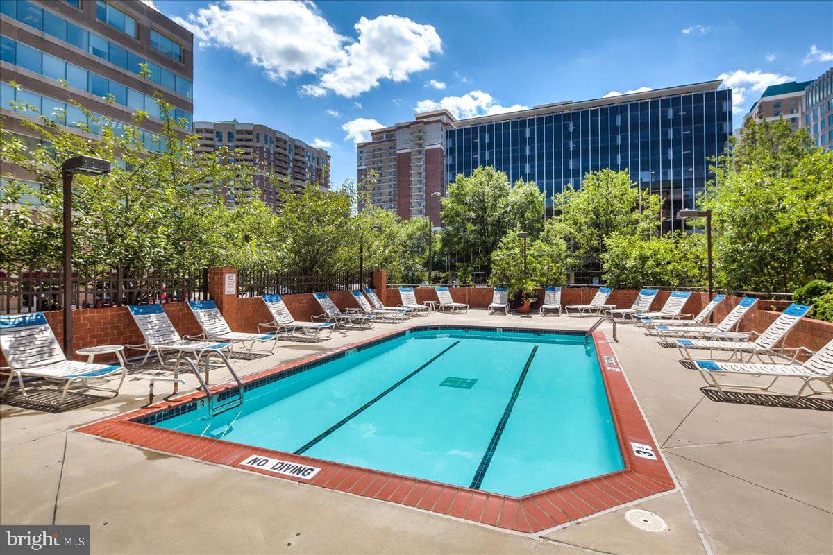 1001 N Randolph Street #913 photo 19