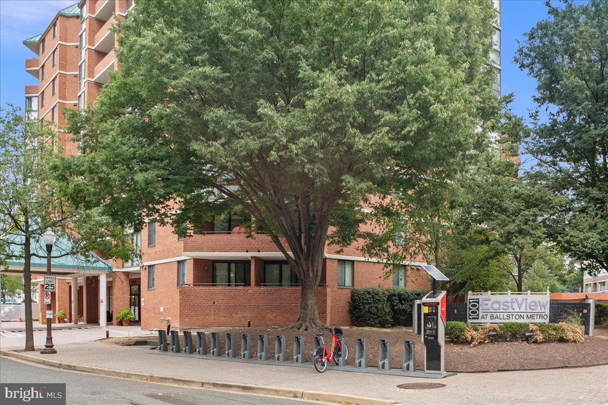 1001 N Randolph Street #913 photo 27