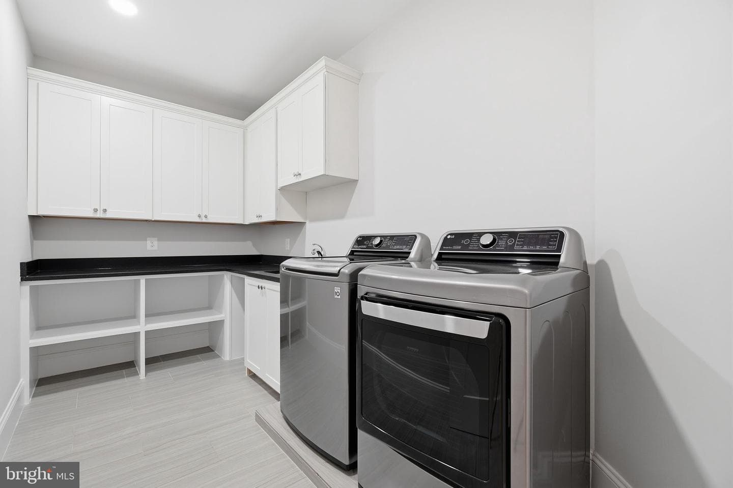 3555 N Dickerson Street photo 36