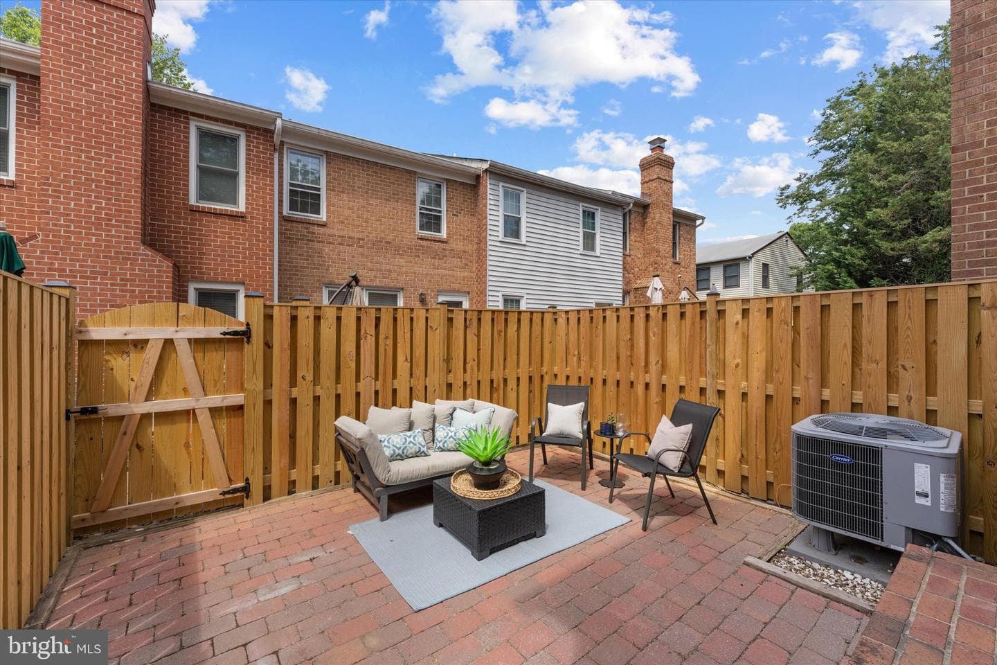 832 N Frederick Street photo 11