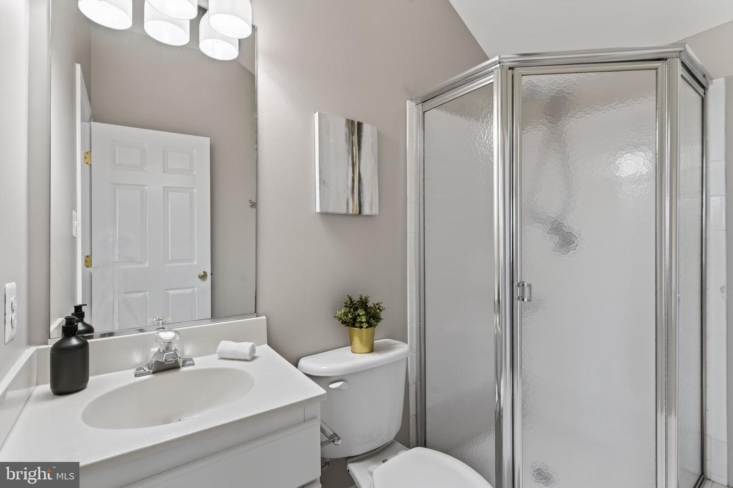 2402 N Greenbrier Court photo 41