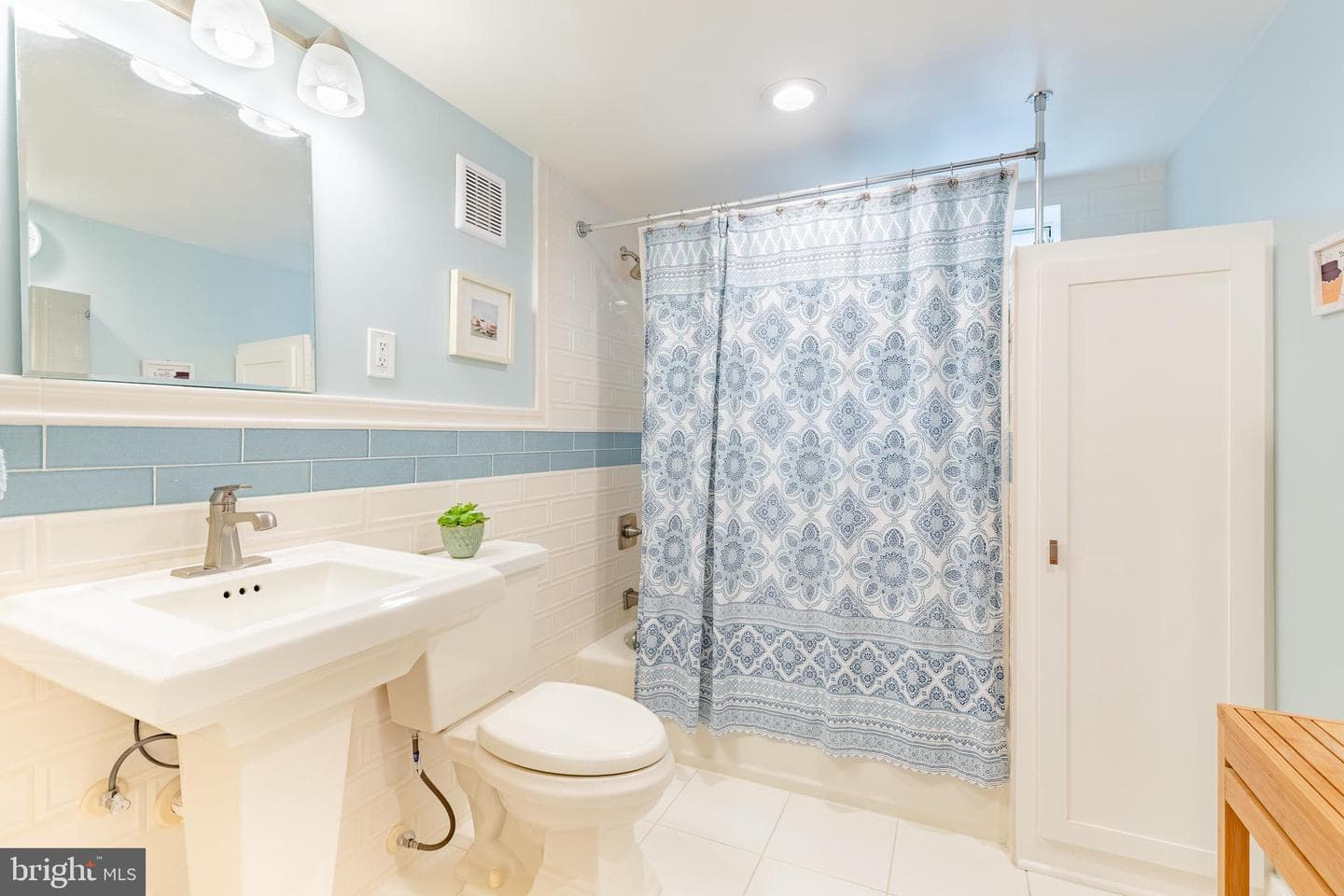 2207 N Kenmore Street photo 31