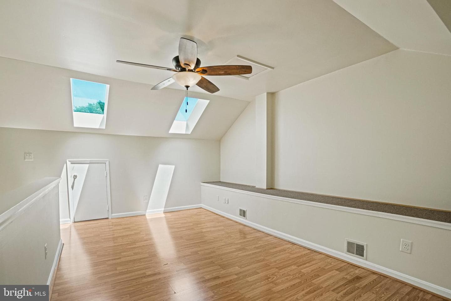 1141 N Vernon Street photo 36