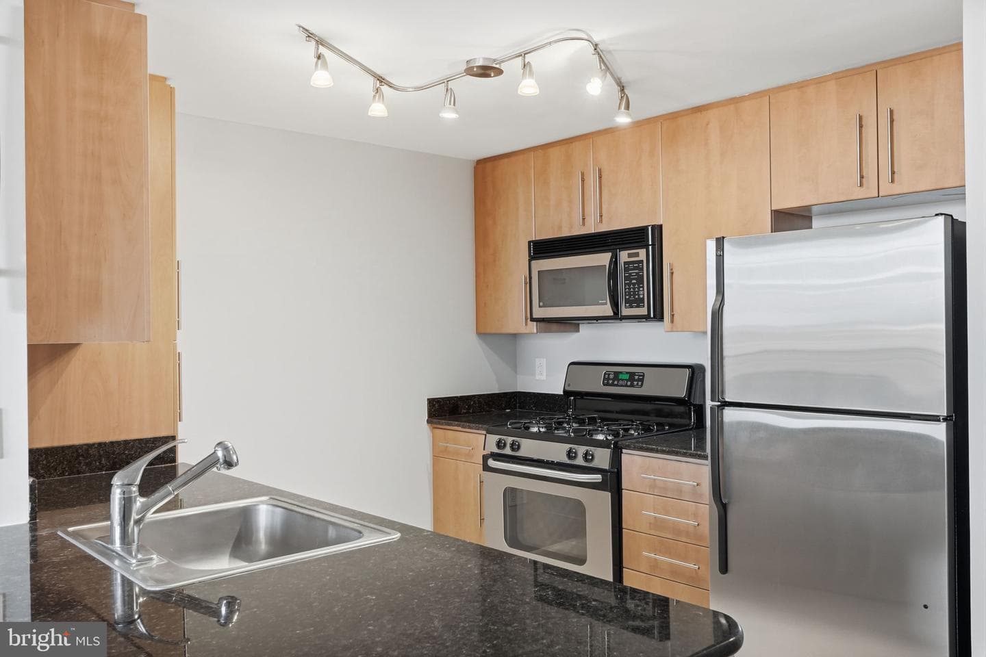 1021 N Garfield Street #735 photo 6