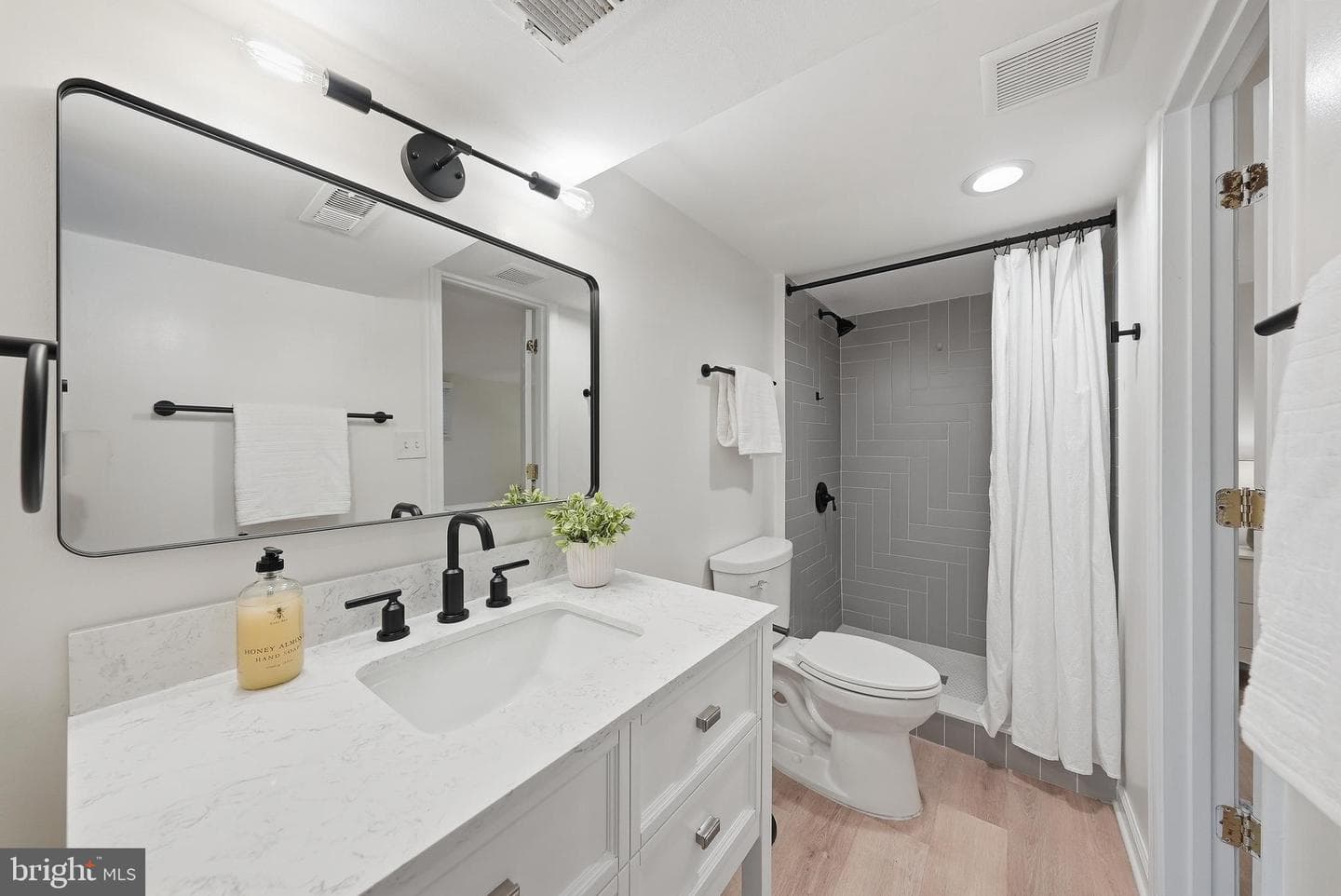 2020 S Quincy Street photo 5