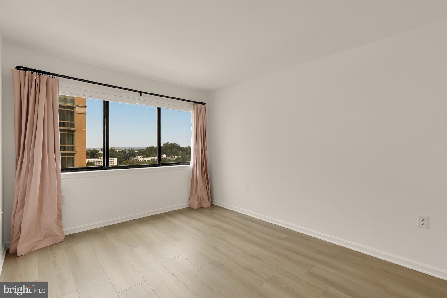 1301 N Courthouse Road #706 photo 22