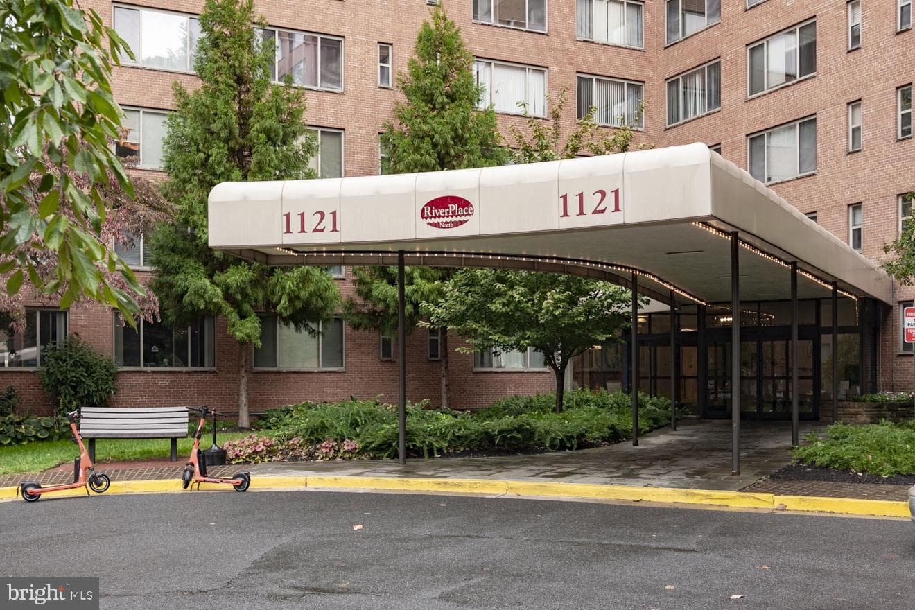1121 Arlington Boulevard #206 photo 31