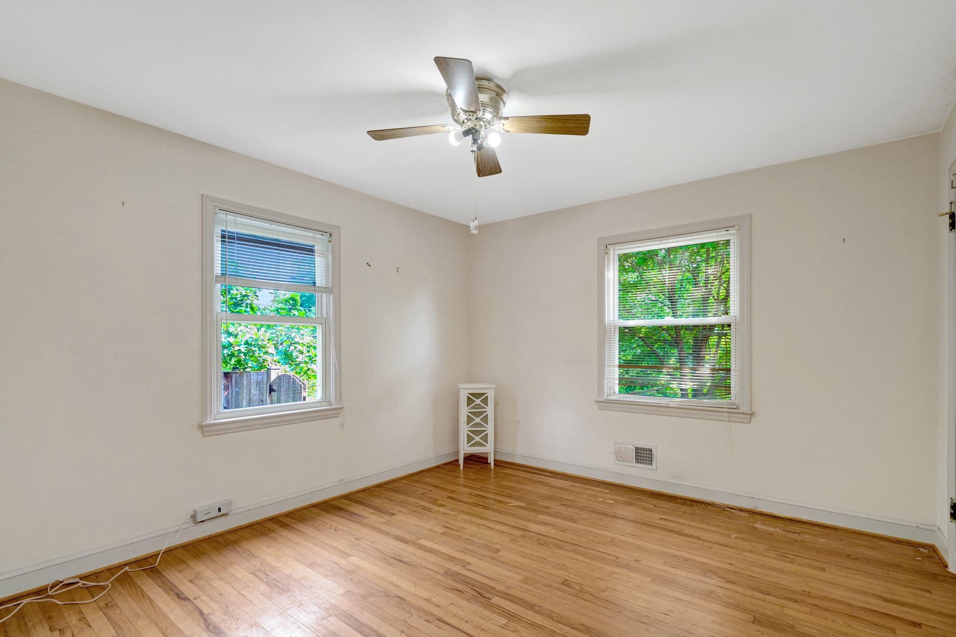 1208 S Frederick Street photo 27