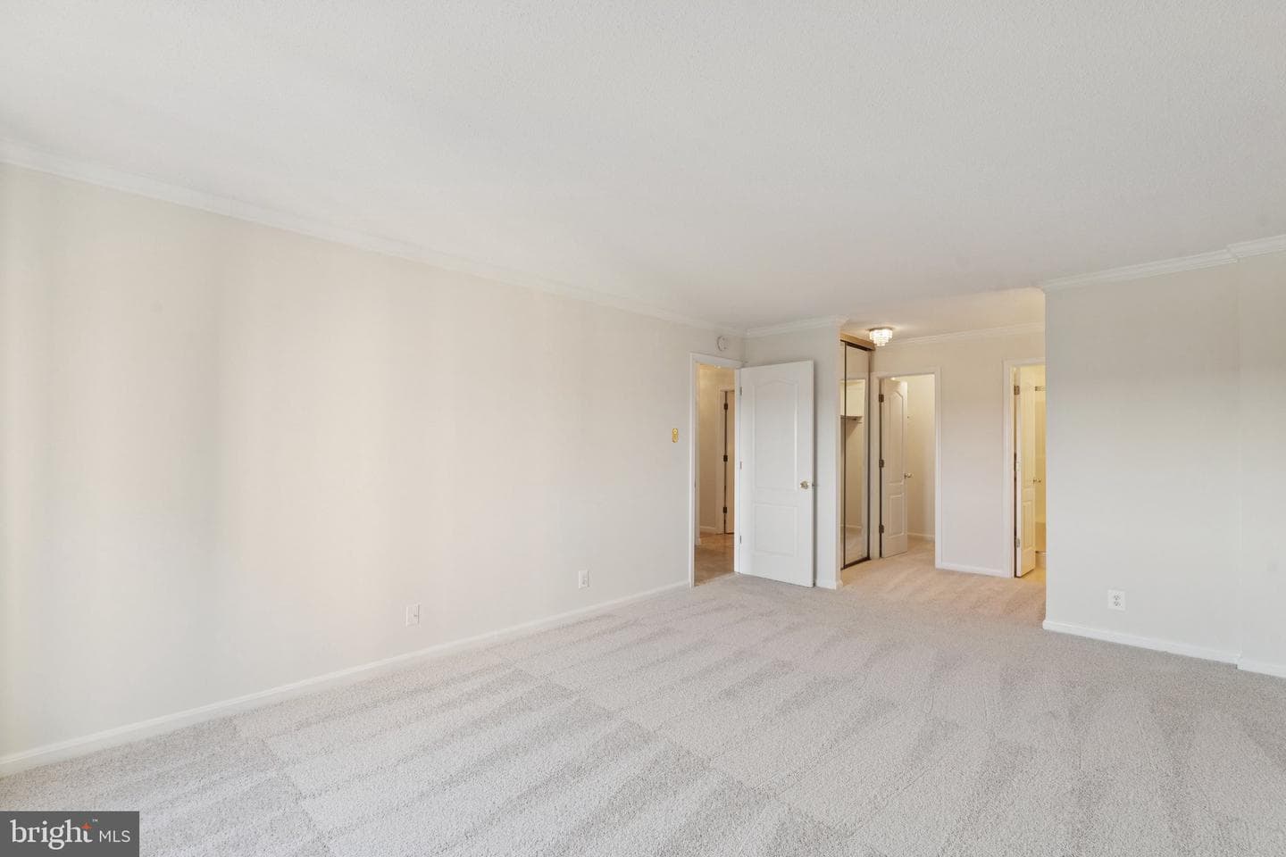 205 Yoakum Parkway #823 photo 12