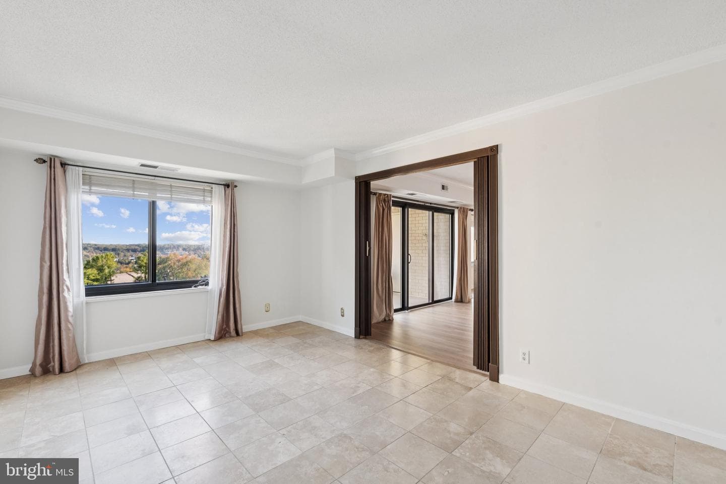 205 Yoakum Parkway #823 photo 16