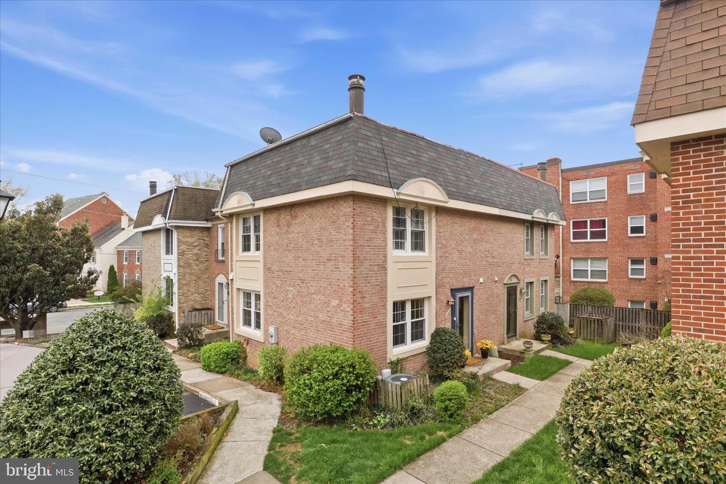 1306 Chetworth Court photo 30