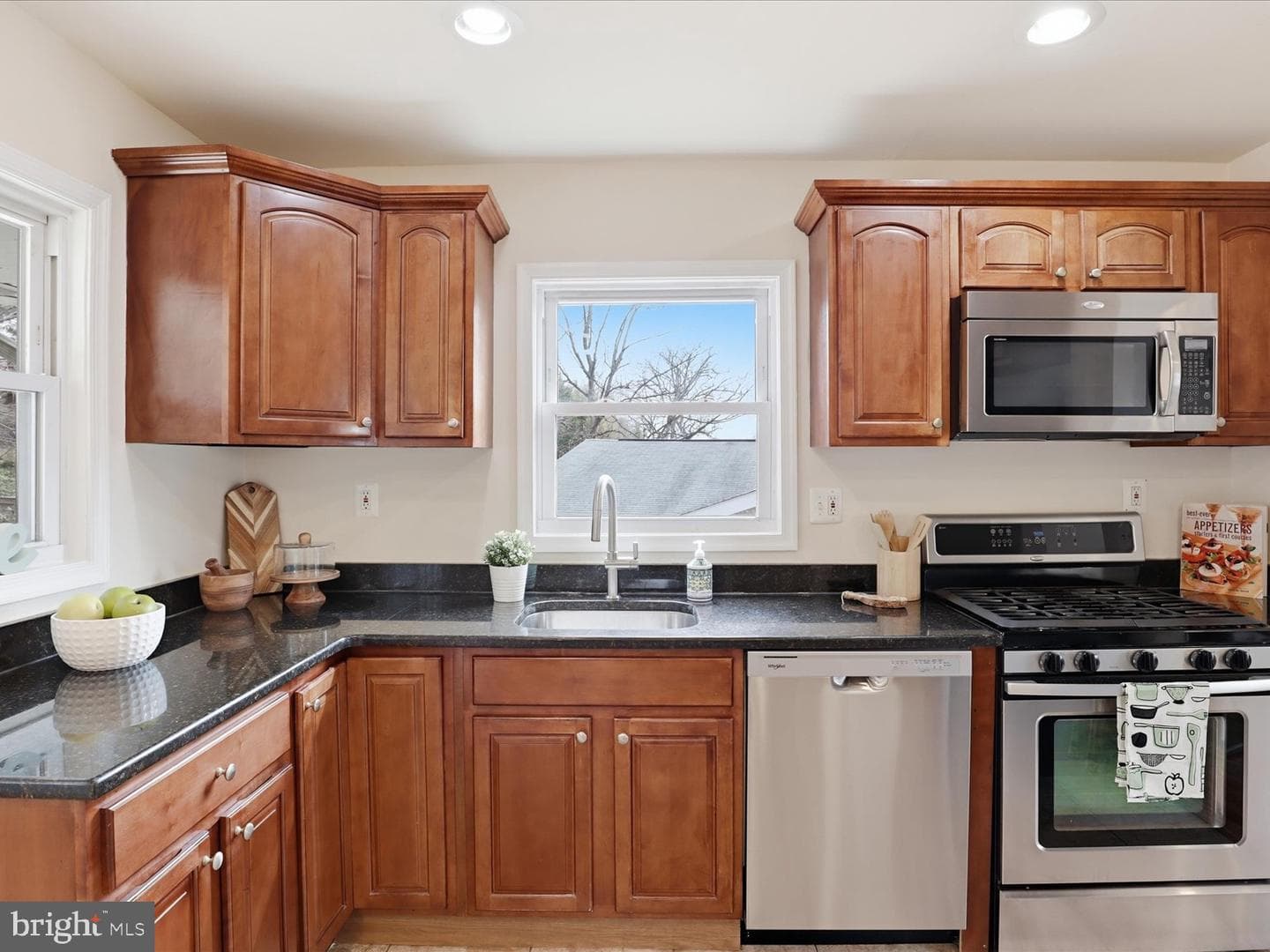 3955 Taney Avenue photo 9