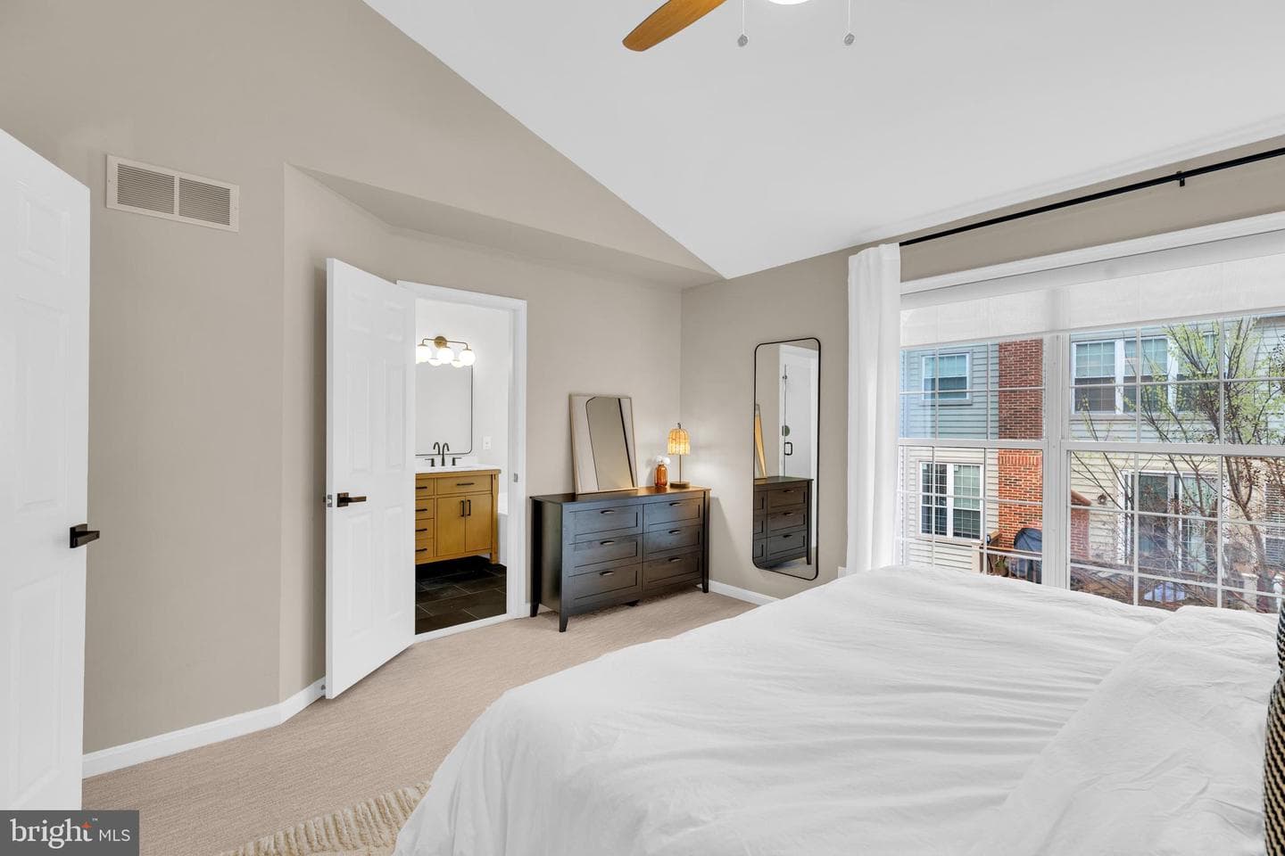 7 Arell Court photo 5