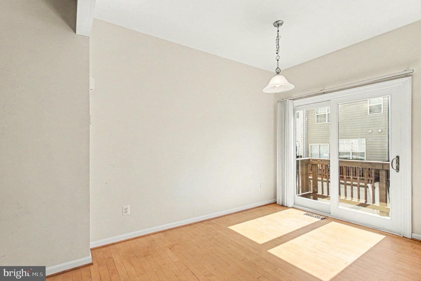 100 Meadows Lane photo 12